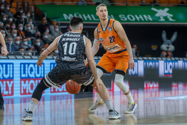 昔日冠军搭档来洛城投奔詹姆斯？湖人引入他存在一大阻碍