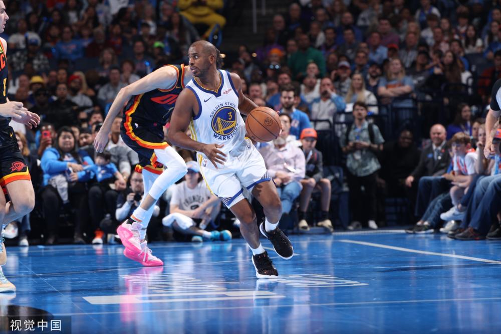 潮湿寒冷的 潮湿寒冷的