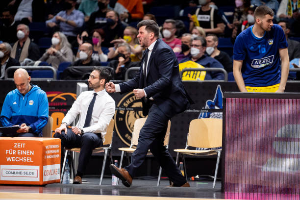 的双重质疑 的双重质疑